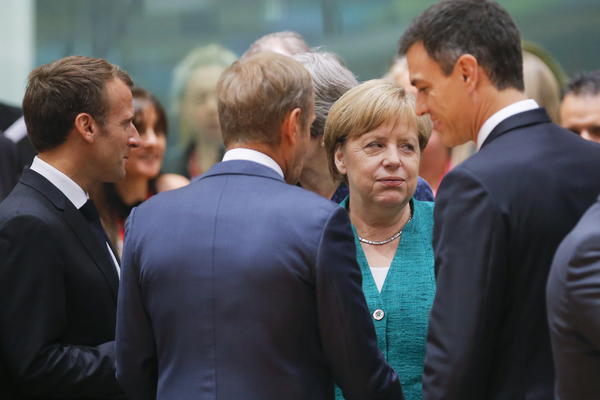 Putin i Tramp je ponižavali, a ona poslušala savet ovog čoveka! Angela Merkel iznela sve i svašta u javnost, šok!