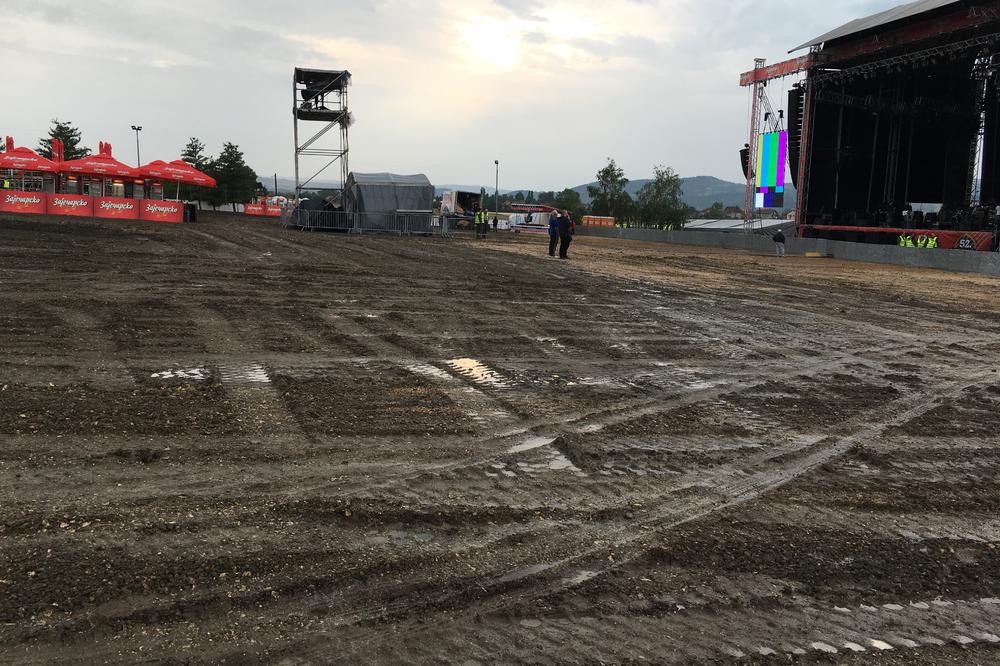 TRADICIJA FESTIVALA JE TRADICIJA KIŠE OD VUDSTOKA NAOVAMO: Otvorena 52. Gitarijada u ZAJEČARU! (FOTO)