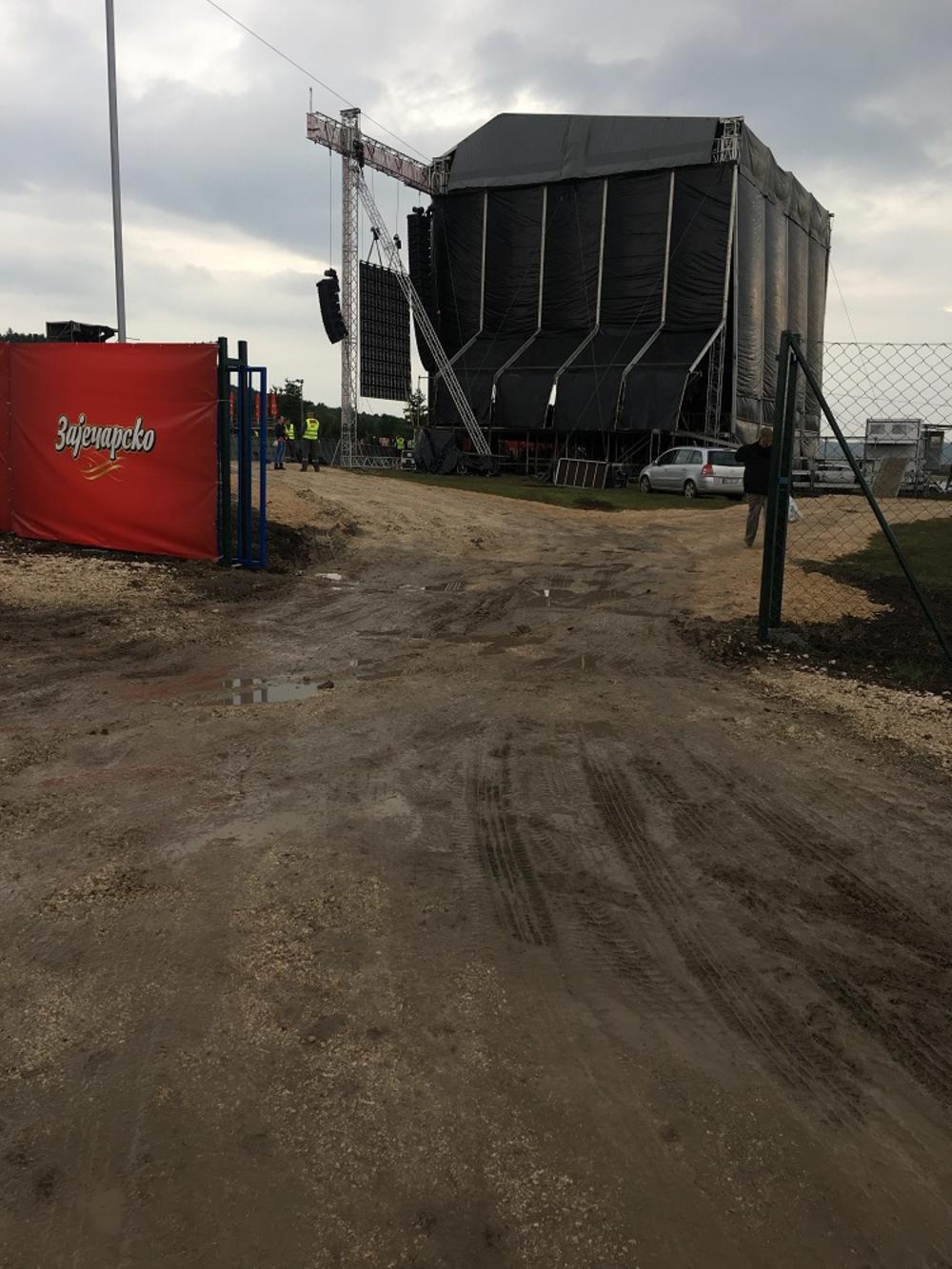 Niko ne mari za kišu