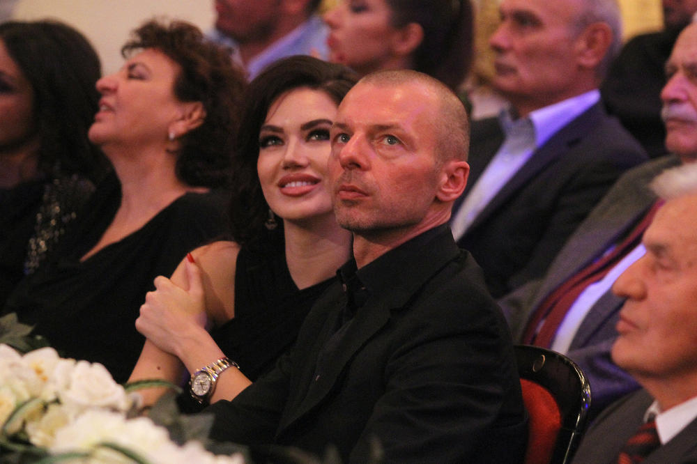 BRUTALNO PRETUČEN BRATANAC BOGOLJUBA KARIĆA! Pun je posekotina i ništa NE ZNA!