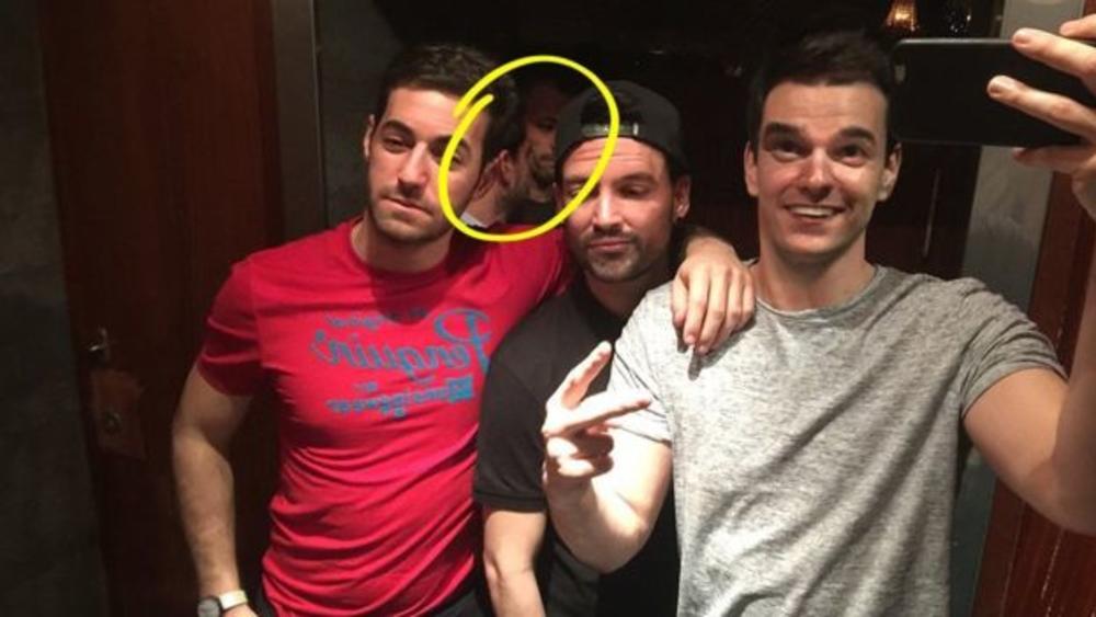 Misteriozni čovek u pozadini  