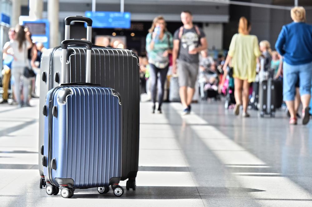 JEDAN MANJI GRAD NESTANE IZ SRBIJE SVAKE GODINE: Evo u koje DRŽAVE odlaze mladi u potrazi za BOLJIM ŽIVOTOM