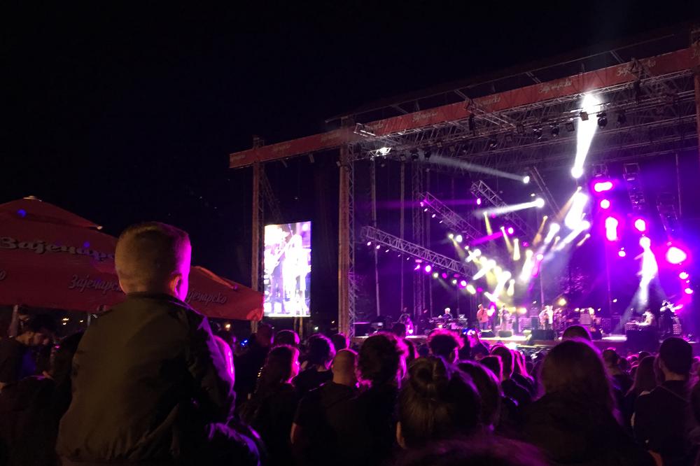 SPEKTAKL: Galija i dalje širi ljubav, okupili oko sebe sve generacije na GITARIJADI U ZAJEČARU (FOTO)