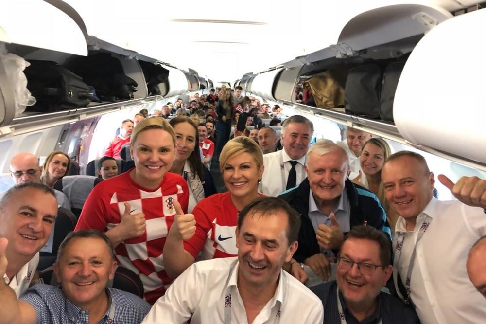 HRVATI U EUFORIJI, DOLAZI KOLINDA: Predsednica sa navijačima u avionu stiže na meč sa Danskom! (FOTO)