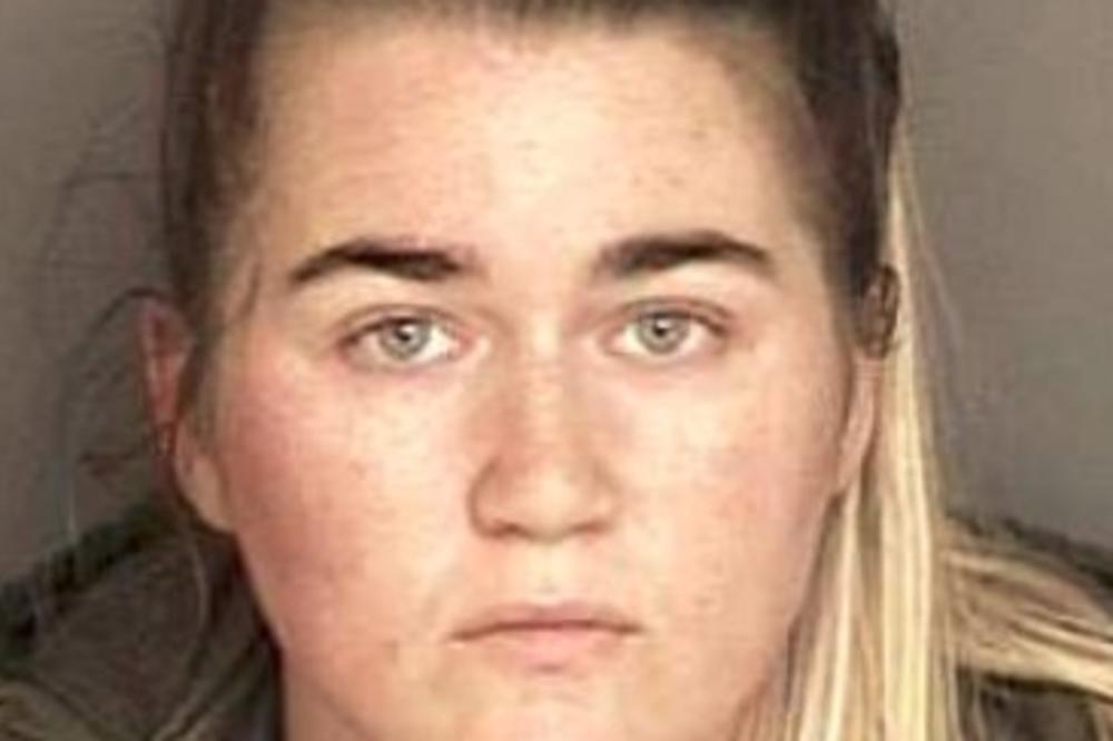 Namamila je učenika (16) MARIHUANOM, a onda... Učiteljica je odmah uhapšena!