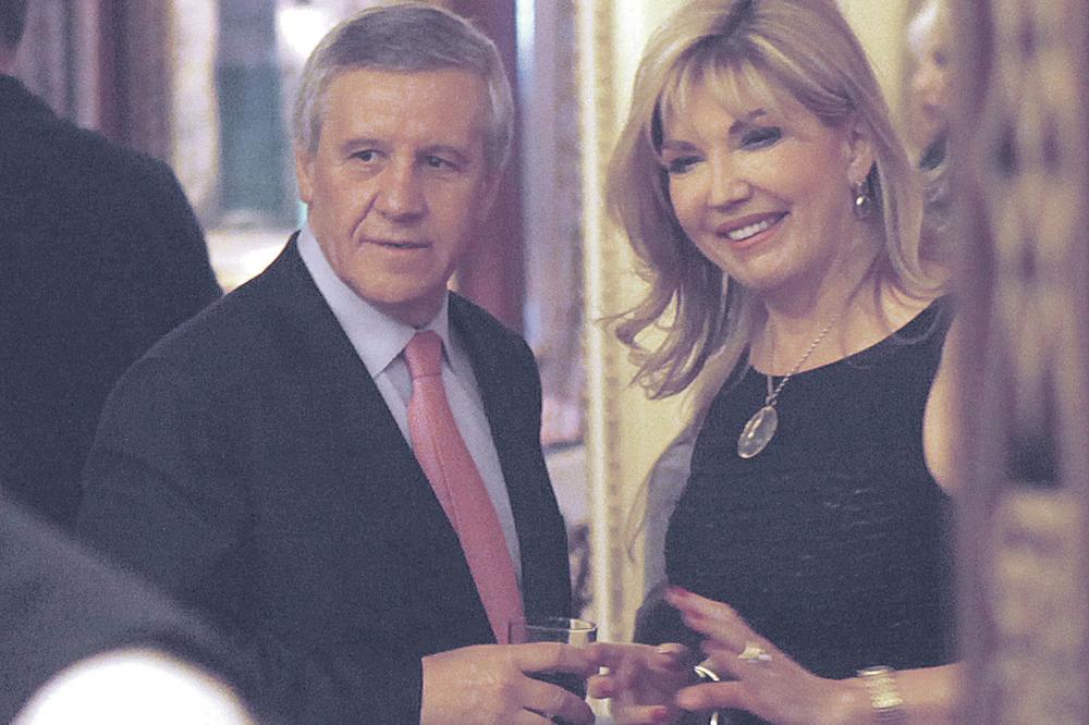 VENČANJE IZ BAJKE: Suzana Mančić se UDALA za markantnog Grka, a svi pričaju o NESVAKIDAŠNJOJ VENČANICI!