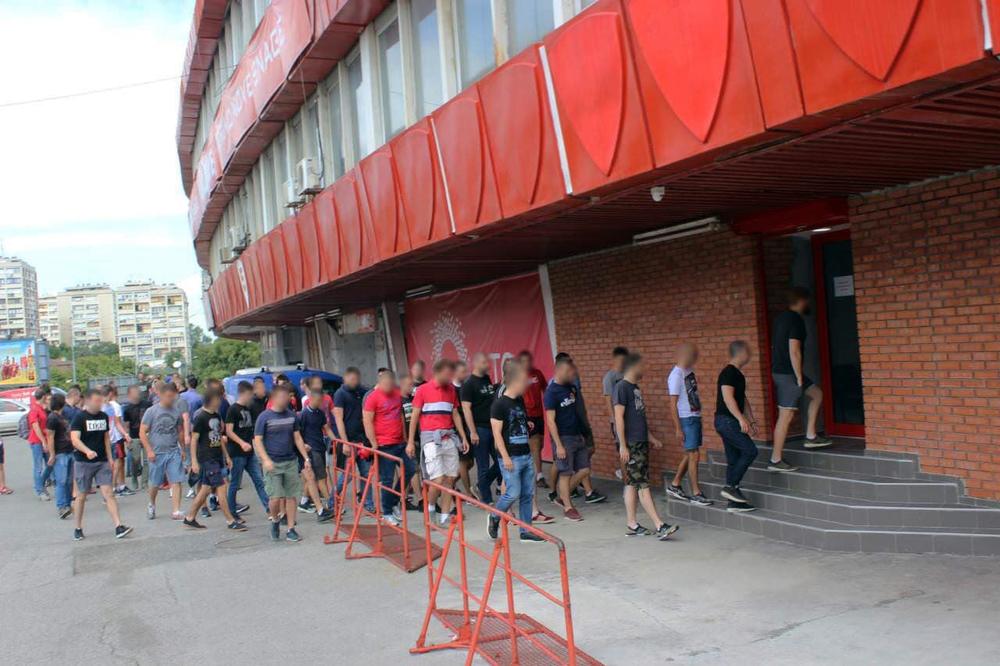 Delije iz unutrašnjosti ulaze po svoje sezonske karte