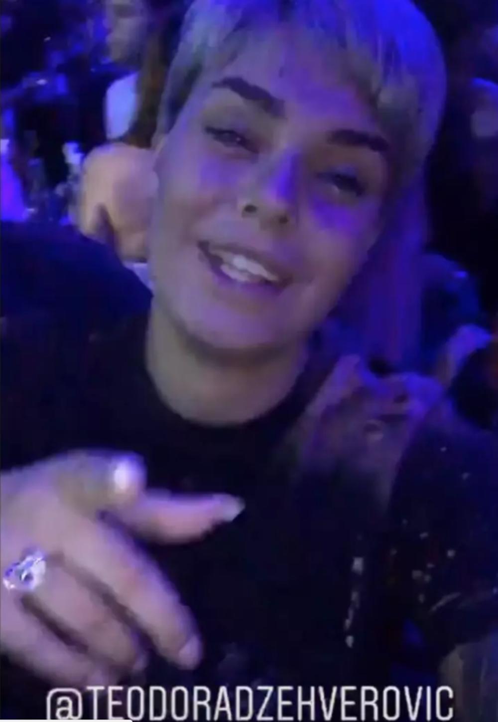 Mina je za to vreme uživala u Budvi  