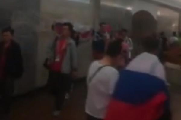 BRAĆA RUSI LUMPOVALI DO KASNO U NOĆ! Baćuške u stilu proslavile pobedu nad Španijom! (VIDEO)