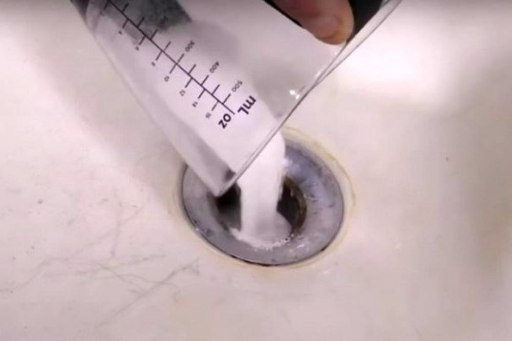 JEDAN JEFTIN SASTOJAK OČISTIĆE KAMENAC BOLJE OD SODE BIKARBONE: Ovo će vas IZNENADITI