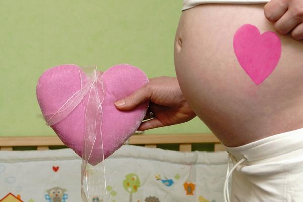 MEDICINSKO ČUDO: Porodila se sa 5 godina, sama ga odgajila u bedi, a TAJNU ZAČEĆA NIKADA NIJE OTKRILA!