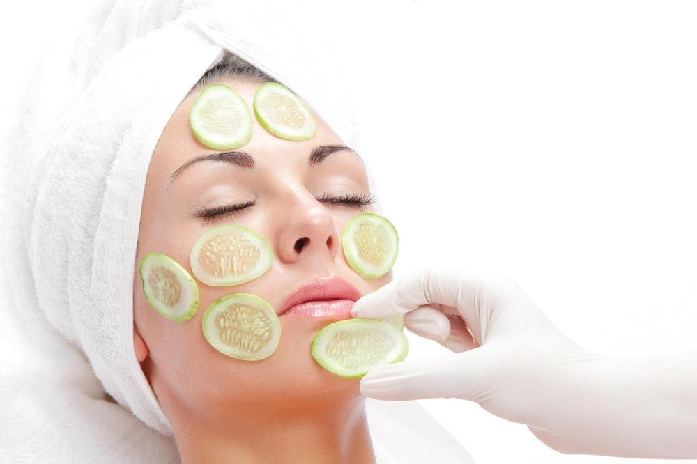 MORATE ISPROBATI: Blistava koža lica za samo par minuta uz pomoć biljaka i povrća!