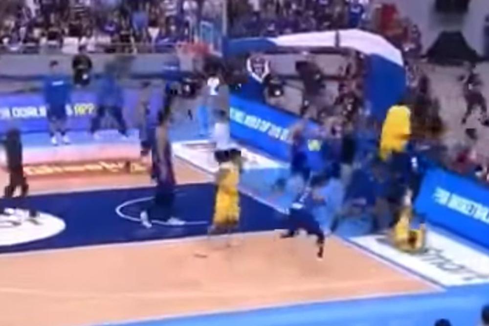 Nikad brutalnija tuča na košarci! Pesnice, stolice, šutiranje, laktovi, sudije izbacile 13 igrača i na kraju prekinule meč! (VIDEO)
