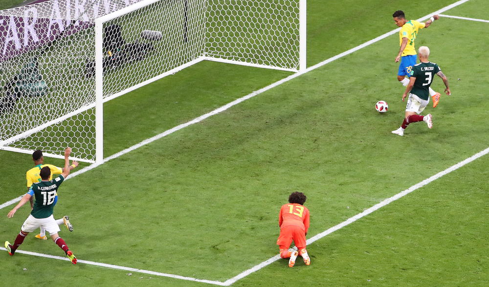 Roberto Firmino postiće drugi gol za Brazil  