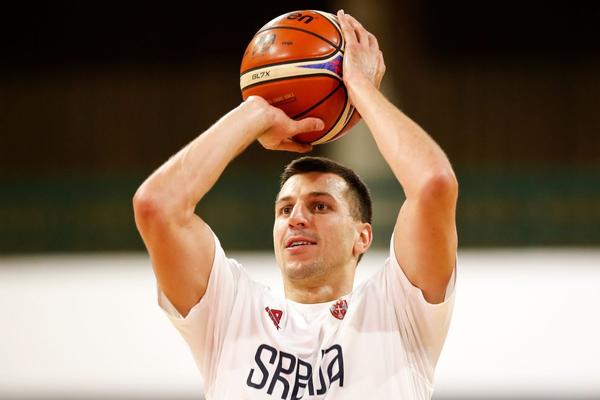 OTKRIVENO KAKVA JE POVREDA MILOSAVLJEVIĆA: Oglasio se doktor reprezentacije - evo šta će biti sa Gagijem!