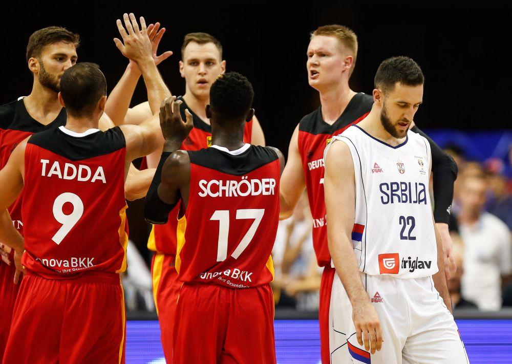 Košarkaši Nemačke kada su pobedili Srbiju  