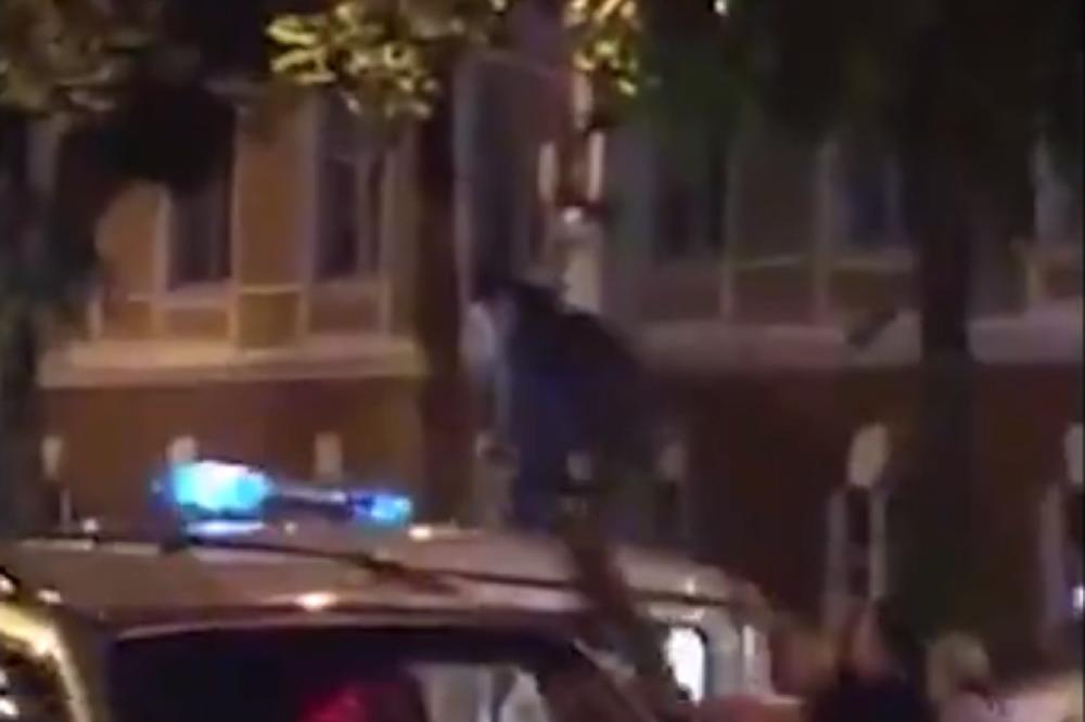 RUSKI NAVIJAČ ŽESTOKO ISPREBIJAN: Usred žurke posle pobede na Španijom se popeo na policijski auto pa otišao na after u bolnicu! (FOTO)
