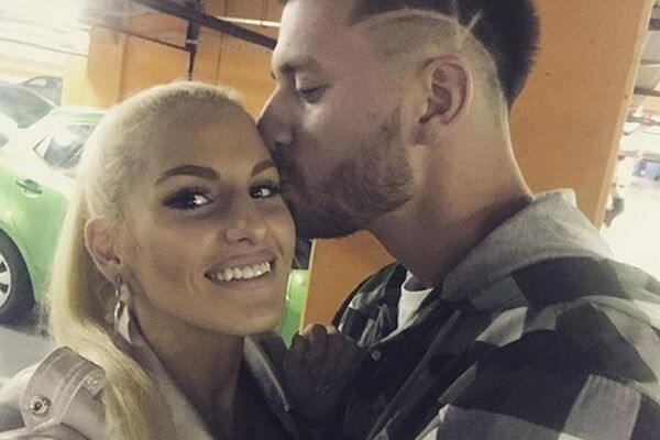 SARA OD SVEKRVE DOBILA POKLON: Vojketova majka obradovala SNAJKU lepim gestom (FOTO)