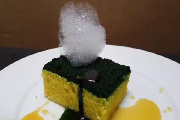 DA LI I VAMA OVO IZGLEDA KAO SUNĐER ZA PRANJE SUDOVA? Fantastična iluzija je uspela sve da prevari, nema šanse da provalite ŠTA JE U PITANJU! (VIDEO)