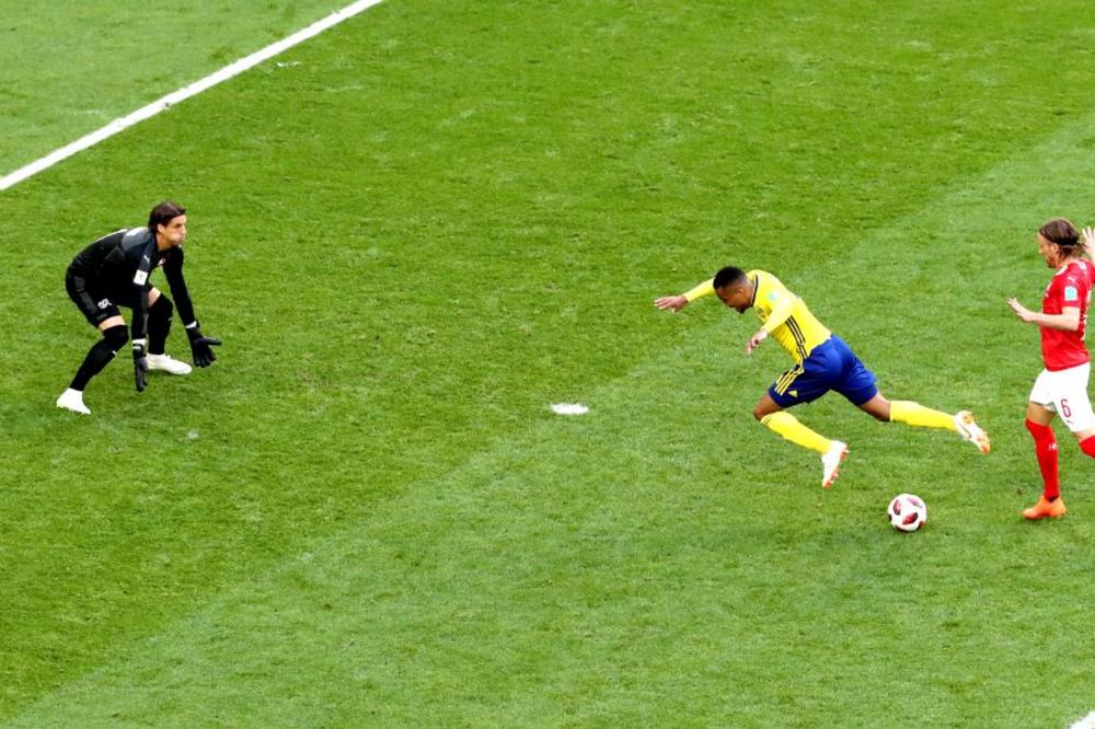 VAR OPET NA STRANI ŠVAJCARSKE! Sada smo sigurni da dvostruki aršini vladaju u svetskoj kući fudbala! (FOTO)