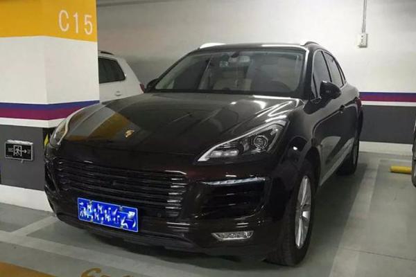 MUKE SPONZORUŠE: Kada je saznala OVAJ DETALJ o automobilu svog dečka, odmah ga je ostavila! Svojom odlukom navukla je na sebe BES ljudi (FOTO)