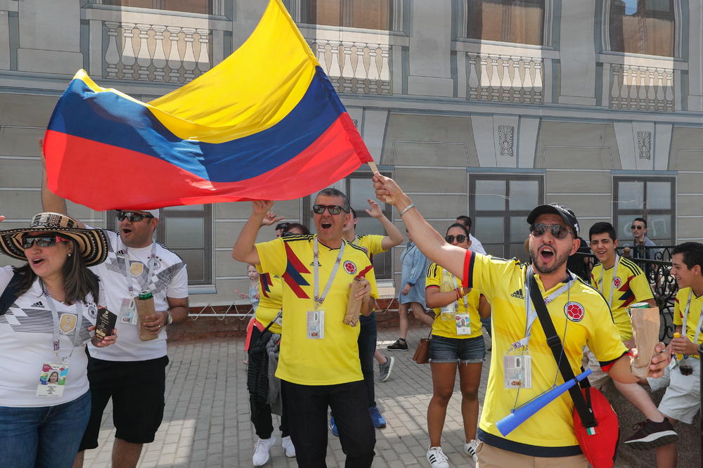 GLUV JE, SLEP JE, A IPAK GLEDA SVETSKO PRVENSTVO! Kada imate ovakvog prijatelja, ne trebaju vam ni oči, ni uši! (VIDEO)