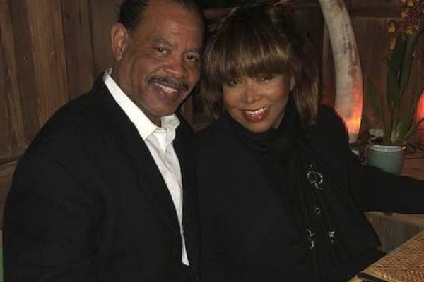 PUCAO SEBI U GLAVU IZ SAČMARE: Ubio se sin slavne pevačice!