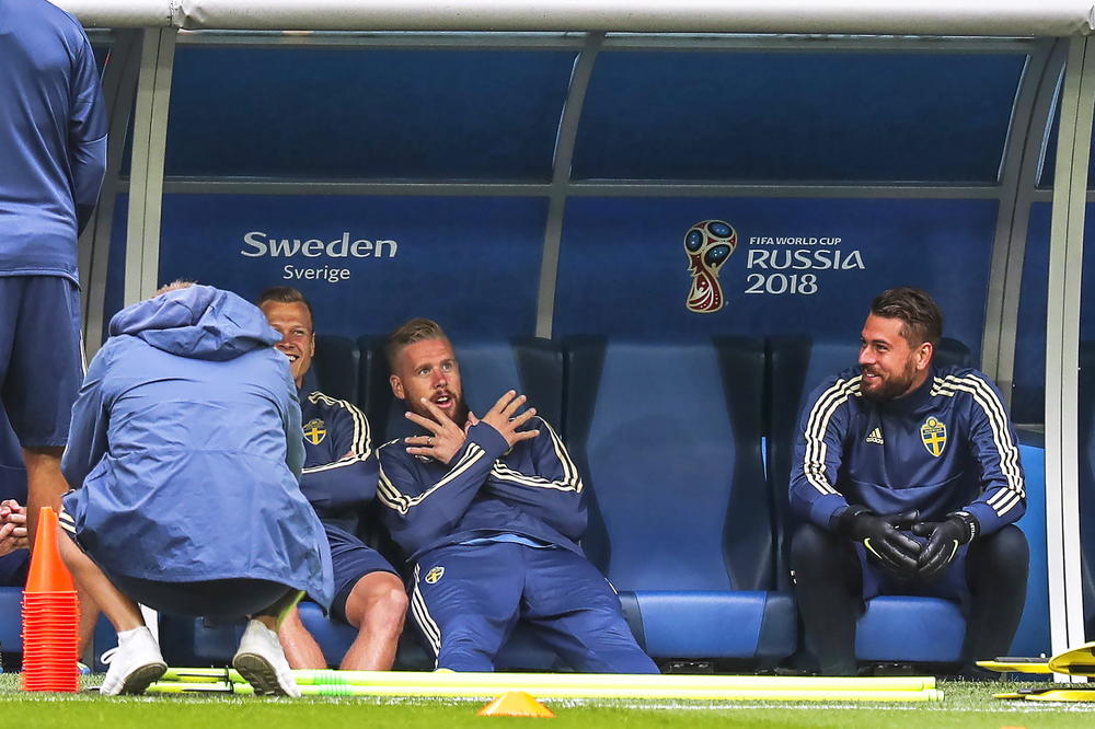 PRERANO SMO POČELI DA LIKUJEMO: Šveđanin objasnio zašto je pokazivao albanskog orla! Prvo smo se smejali, a sad nastupa gnev i bes! (FOTO)