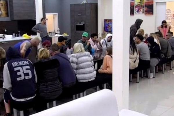 ZAŠTO UPORNO BACAMO PARE NA RIJALITI ZVEZDE? Jedna stvar je glasati za njih, a potpuno DRUGA obasipati ih SKUPIM poklonima!