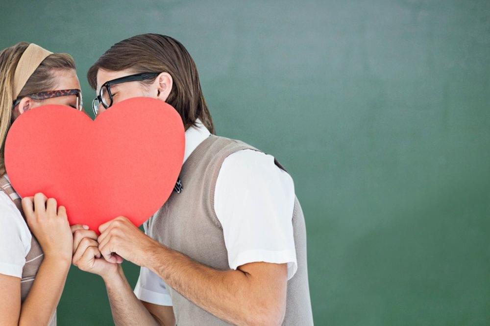 U OVOJ ZEMLJI JE ZABRANJENO LJUBLJENJE! Kineze NIPOŠTO ne gledajte u oči, a ako imate ljubimca, NE PUTUJTE OVDE!