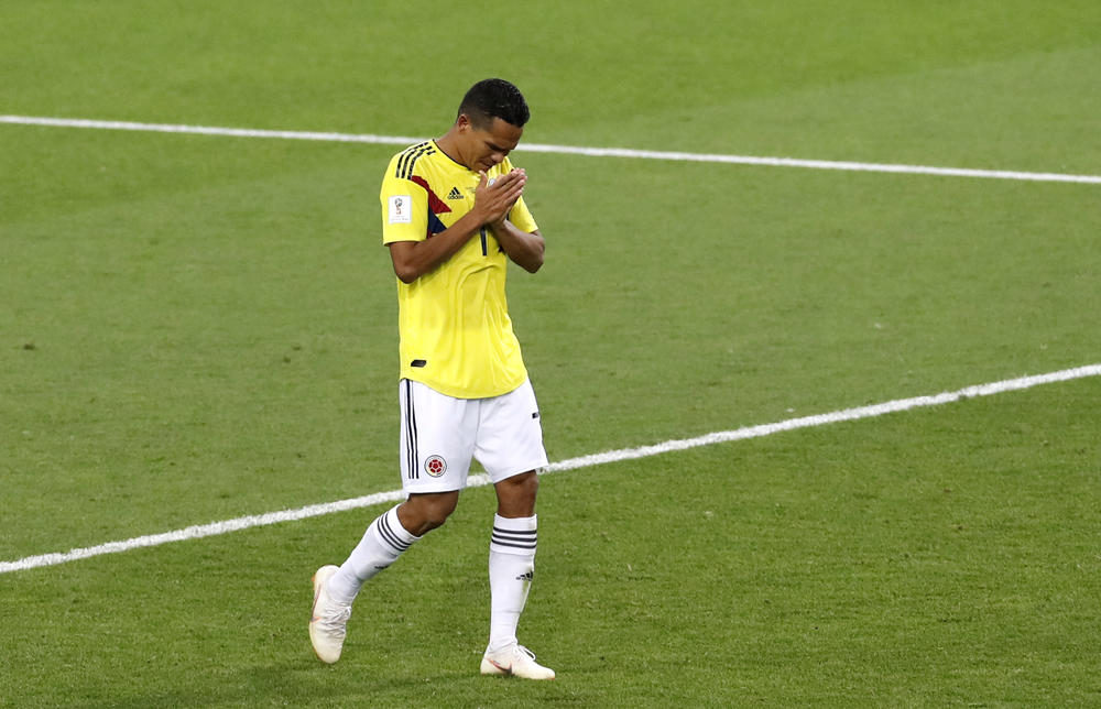 Karlos Baka tuguje posle promašenog penala  