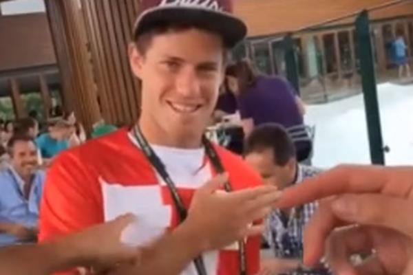 ARGENTINSKI TENISER NA VIMBLDONU U DRESU HRVATSKE: Video je šta su Vatreni napravili od Gaučosa, pa promenio reprezentaciju! (VIDEO)