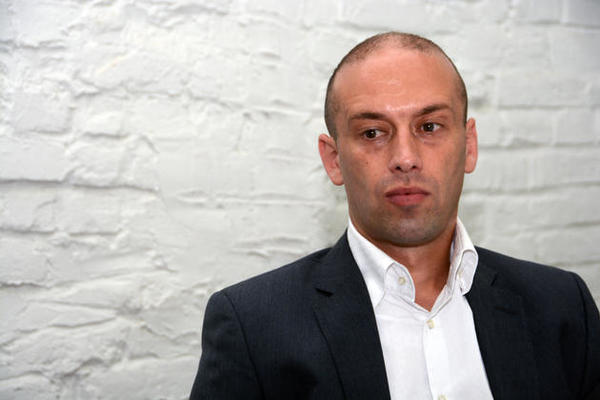 Novčana kazna za Kenu: Poslaniku DS skinuli deset odsto od plate!