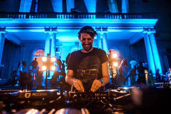 NESVAKIDAŠNJI MUZIČKI DOGAĐAJ NA BELOM DVORU: Lovefest iznenadio najvatrenije fanove