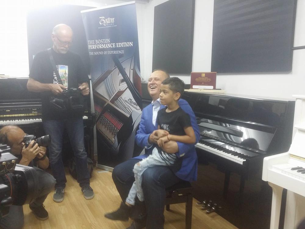 Ljuba Stanković dobio je klavir od Gorana Vesića  