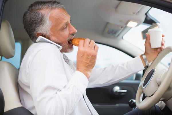 BEOGRAĐANIN KUPIO ROL VIRŠLU U PEKARI: Zanemeo je kad je video ŠTA PIŠE NA RAČUNU (FOTO)