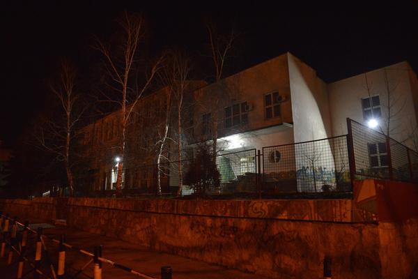 ZBACUJU POŠTENO IZABRANU DIREKTORKU, POSTAVLJAJU STRANAČKOG VOJNIKA! Skandal u beogradskoj školi, a sve jer žena neće u SNS! (FOTO) (VIDEO)