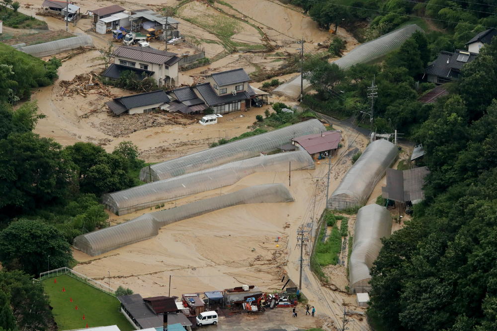 JAPAN ZAVIJEN U CRNO: Katastrofalne poplave odnele 13 života, još 45 osoba se vode kao nestale! (VIDEO)