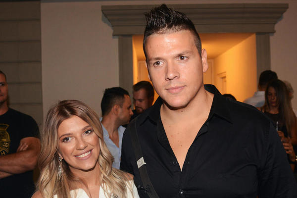 SLOBA OTPEVAO PESMU KOJU JE POSVETIO ŽENI I OBJAVIO SNIMAK: Ovu Kijinu reakciju niko nije očekivao! (FOTO) (VIDEO)