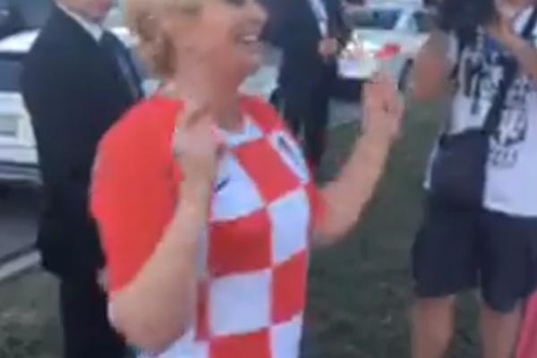 KOLINDA NAPRAVILA HAOS U SOČIJU! Hrvatska predsednica vodila navijanje pred meč sa Rusijom! (VIDEO)