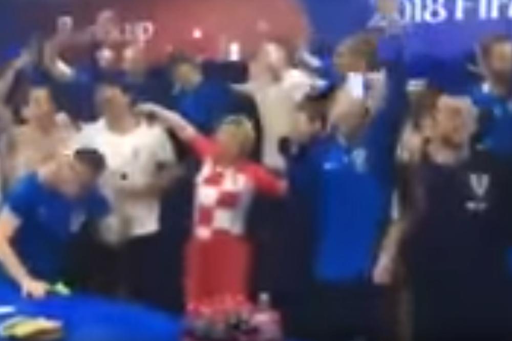 PONOVO PEVALI ANTISRPSKE PESME! Skandal u svlačionici Vatrenih, Kolinda i fudbaleri Hrvatske se veselili uz Tompsona! (VIDEO)