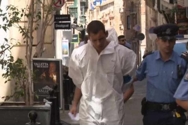 KRVAVI NAPAD SRBINA NA MALTI: Prvo ga zagrlio pa mu zabio NOŽ dva puta u stomak ispred hotela! (VIDEO)