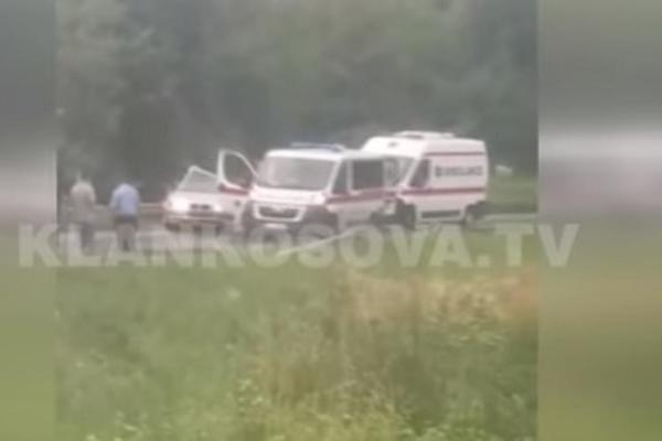 POGINULA CELA PORODICA NA KOSOVU: U stravičnoj nesreći stradali troje dece i roditelji u sudaru autobusa i BMW-a (VIDEO)