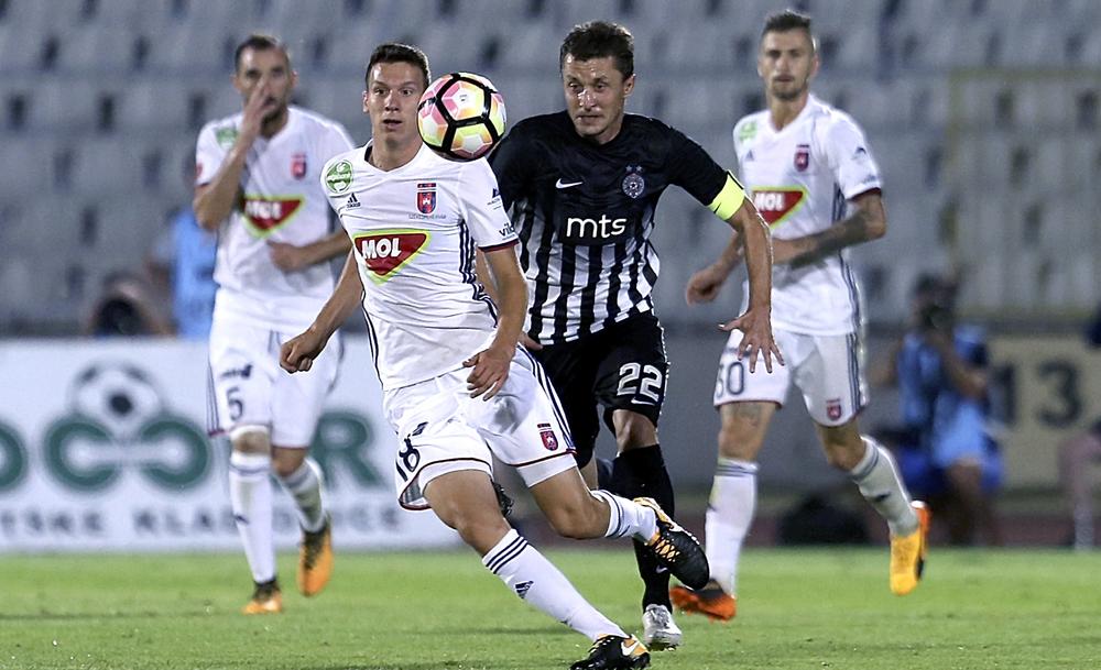 Anel Hadžić i Saša Ilić u duelu  