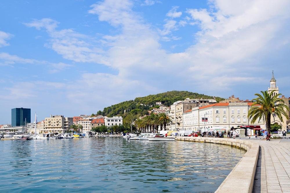 AMERIKANAC UMRO NA FESTIVALU U SPLITU! 26-godišnjak molio Hitnu pomoć da mu pomognu!