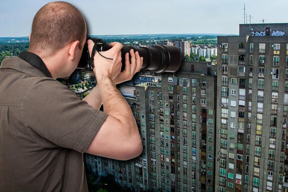 DEVOJKE PRIMETILE DA IH NEPOZNATI ČOVEK PRATI I SLIKA NA AERODROMU: Kada su mu prišle, tresao se kao prut!