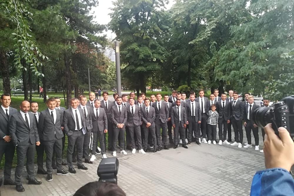 PARTIZAN PREDSTAVIO DRESOVE ZA NOVU SEZONU: Jedan detalj je svima zapao za oko! (FOTO)