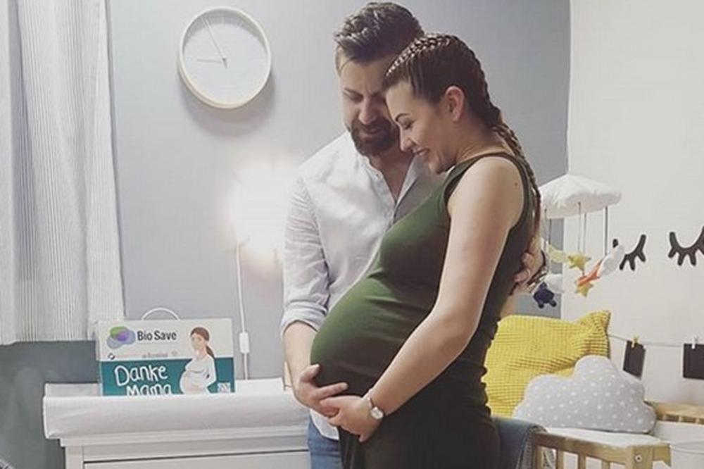 ZNATE BAR DVA ROTVAJLERA SA OVIM IMENOM: Pevač POSTAO OTAC, a sinu dao veoma retko i NEOBIČNO IME!