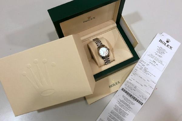 OTKRIVENO KOJE SVE NAŠE POZNATE LIČNOSTI NOSE FEJK ROLEXE! Među njima su Darko Lazić i Soraja! Daleko od luksuza!