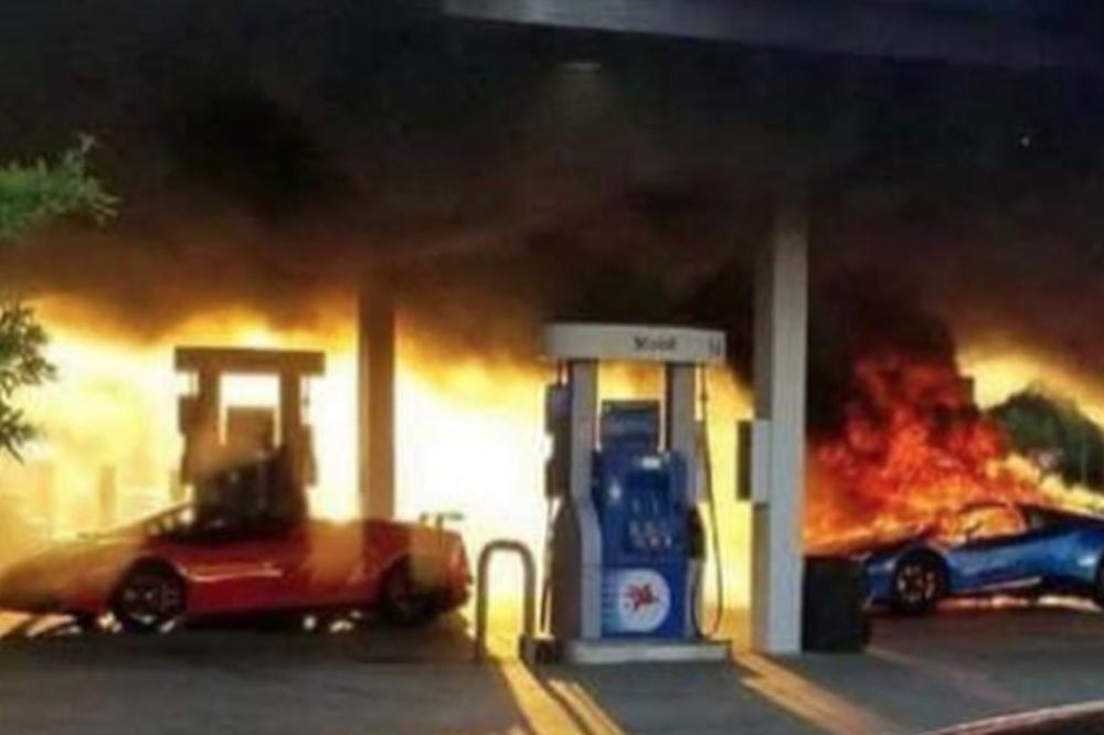 SKUPOCENI LAMBORDŽINI POTPUNO IZGOREO: Vlasnik automobila je plaćao gorivo, a za to vreme njegova mašina se pretvorila u pepeo (VIDEO)
